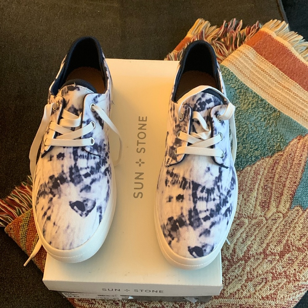 Men’s size 9 Sun & Stone brand new never worn sneakers.